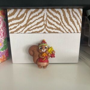 Hallmark Vintage 1987 Charming Squirrel/Chipmunk Figurine Pin with Leaves